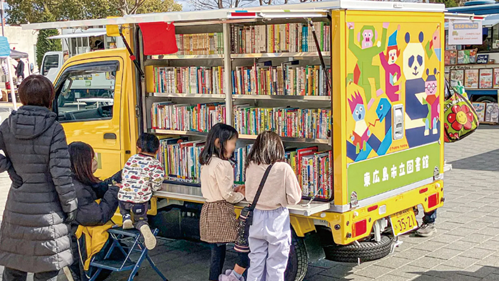 移動図書館者としょまる2号