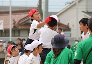 騎馬戦男子の様子です。