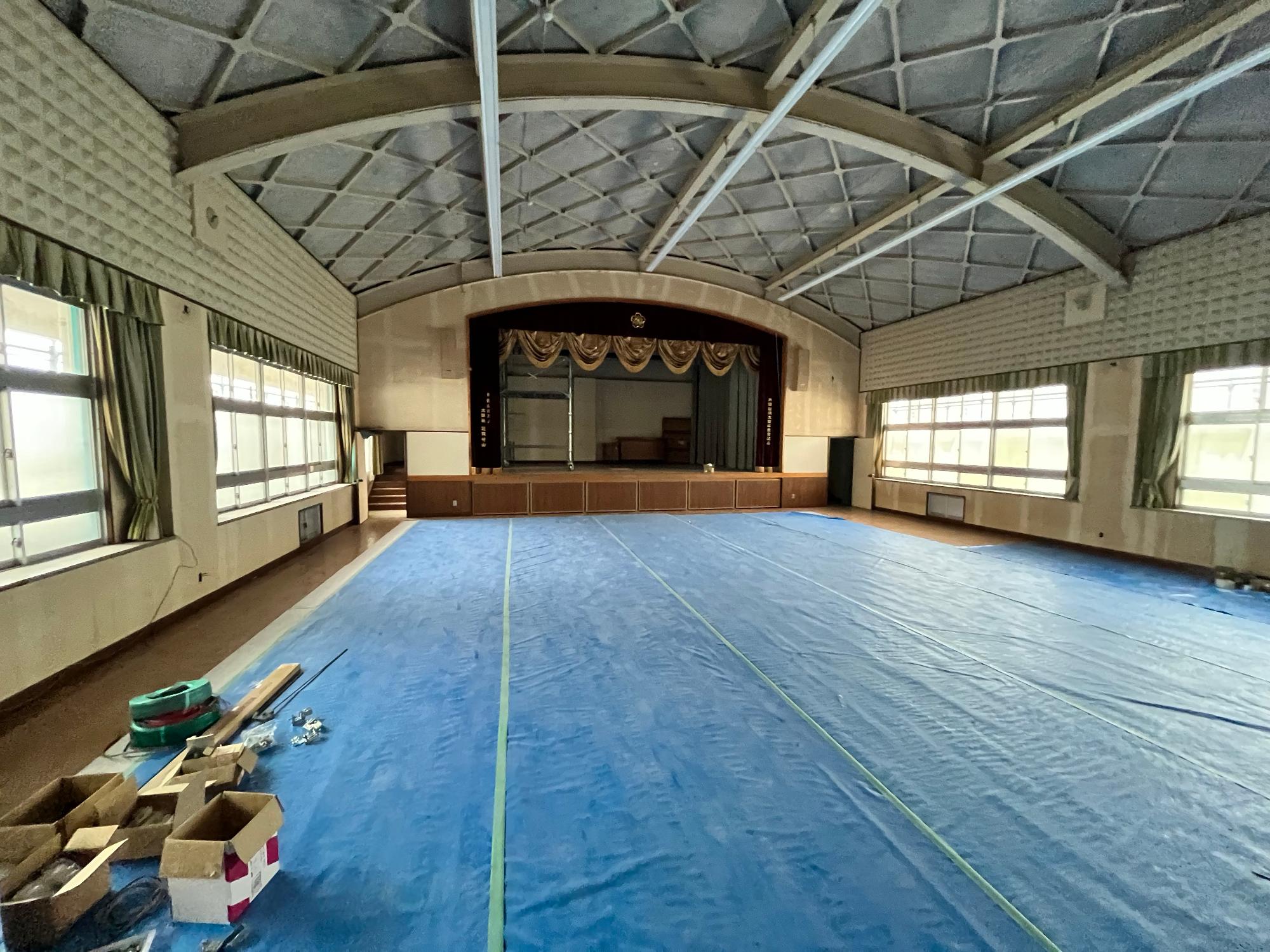 小学校講堂