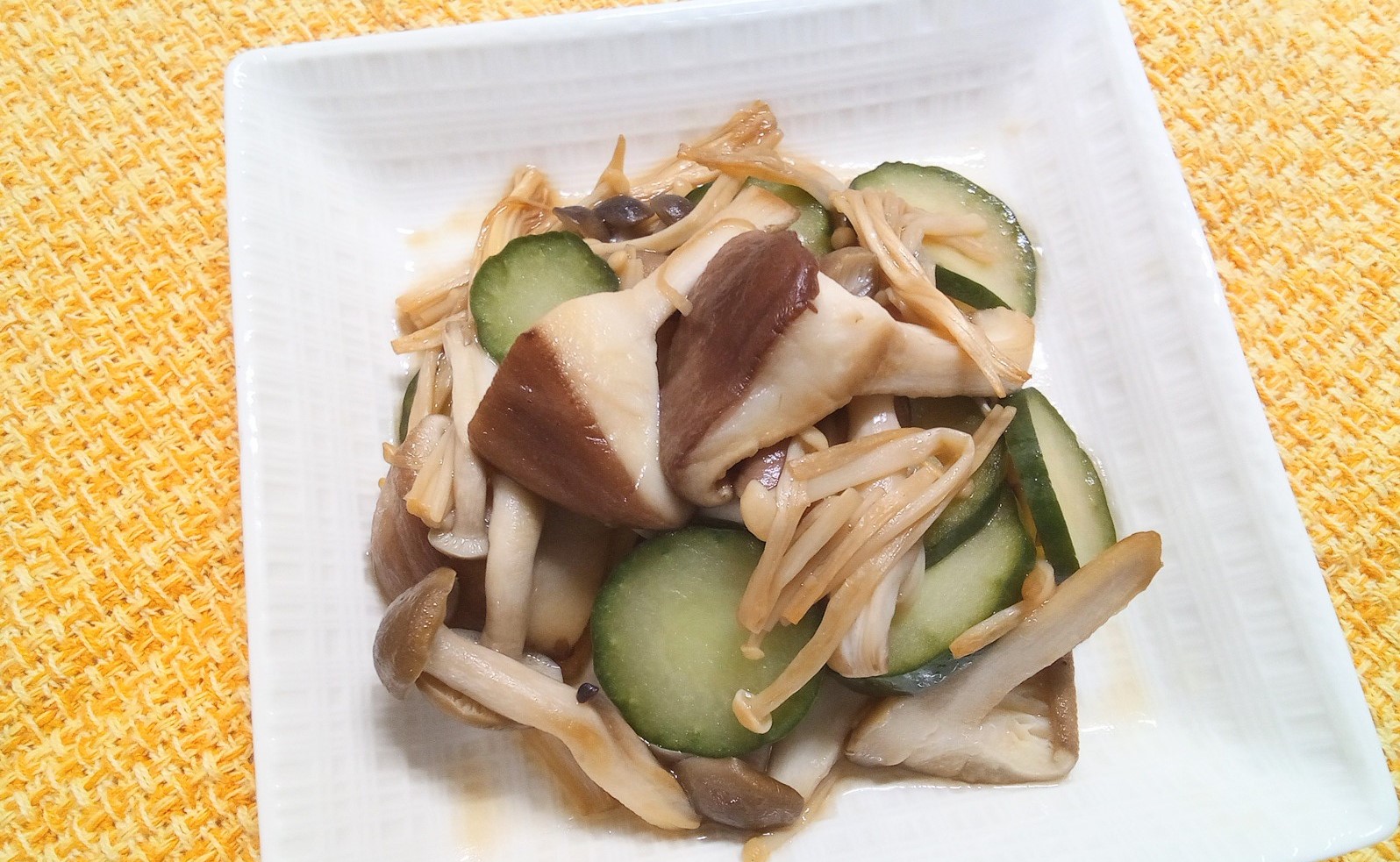 いろいろキノコときゅうりのマリネ