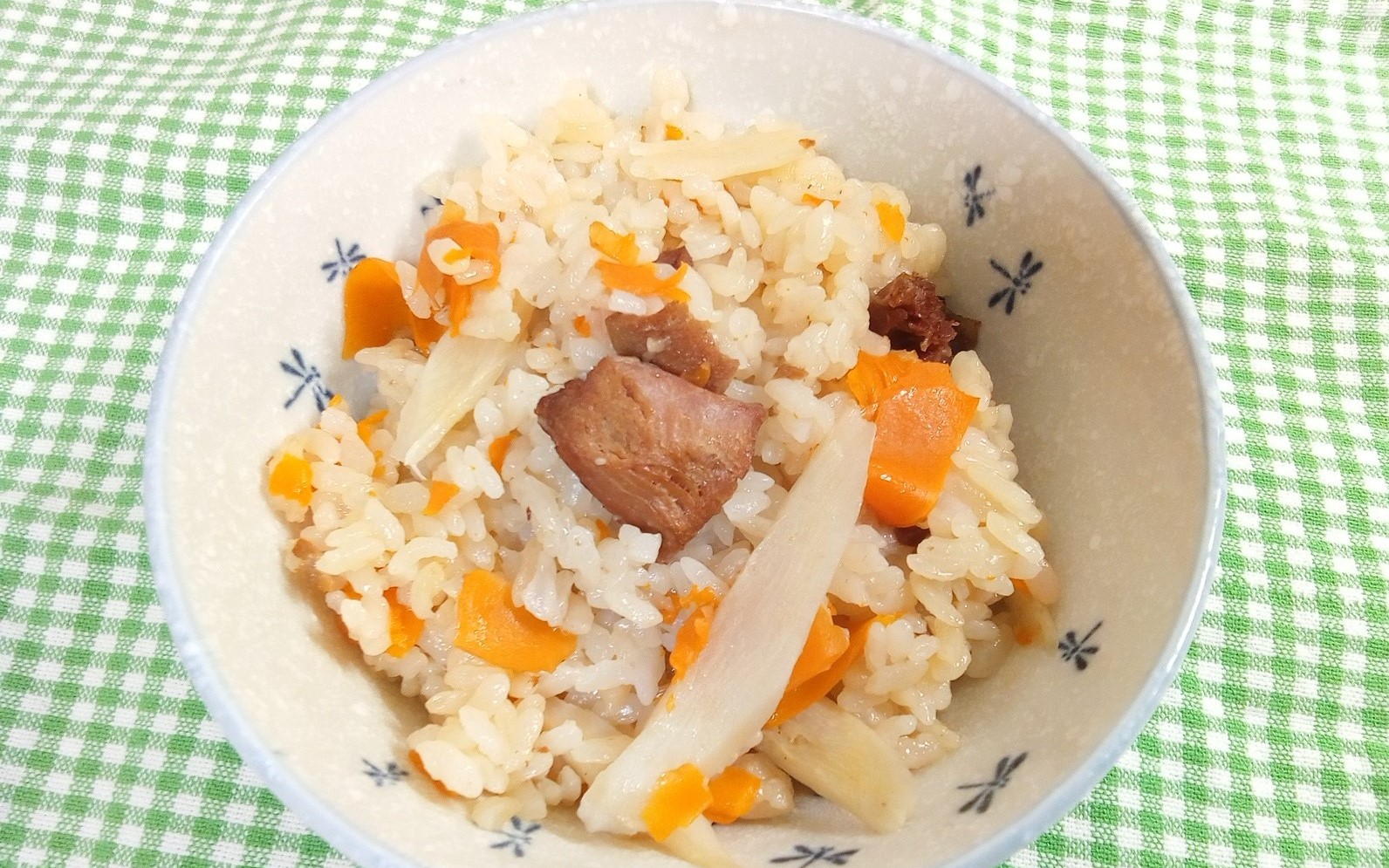 焼き鳥缶で炊き込みごはん