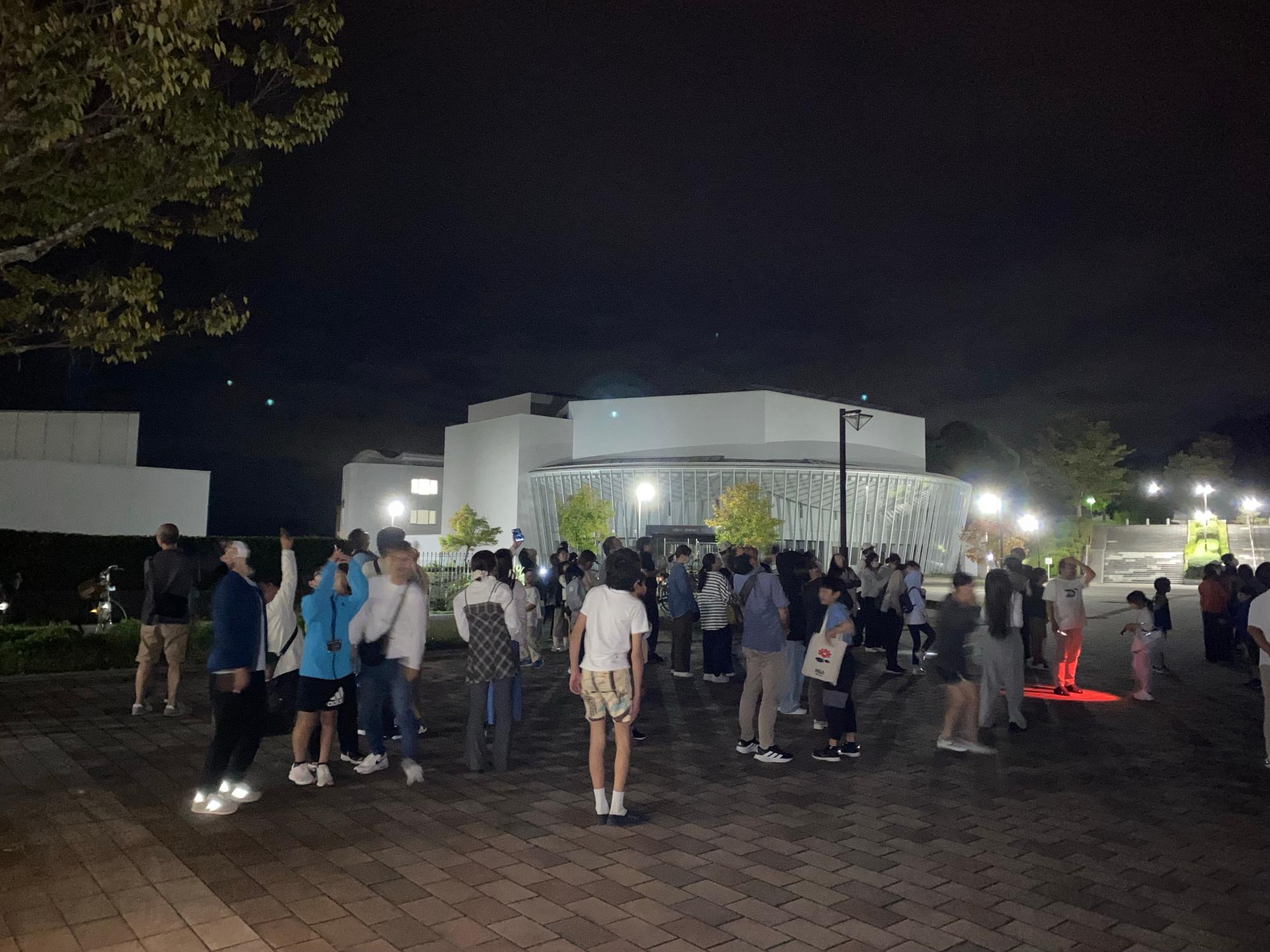 第2回ひがしひろしまこどもエコ探検隊夜空の観察の様子