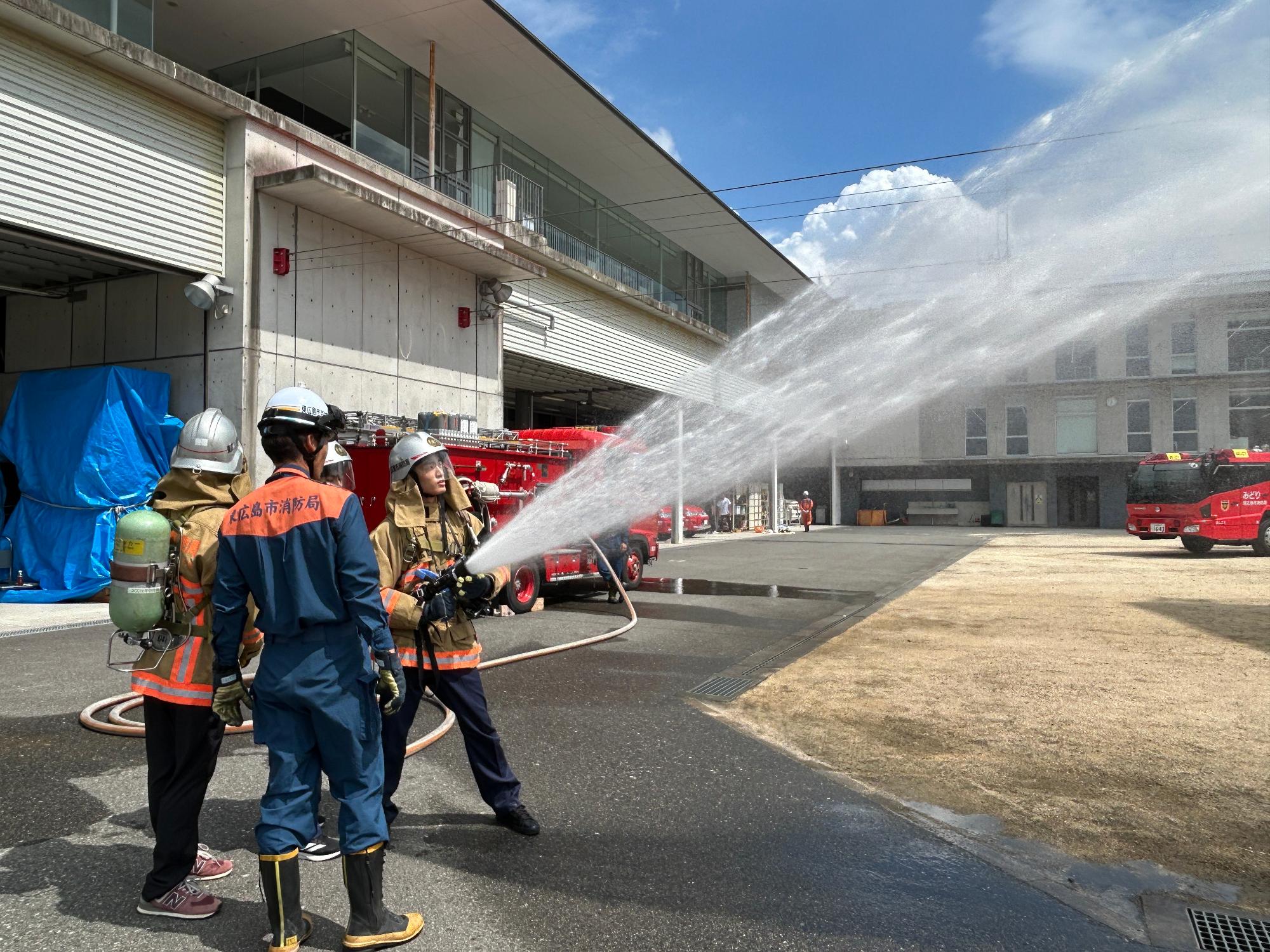 放水訓練体験の写真