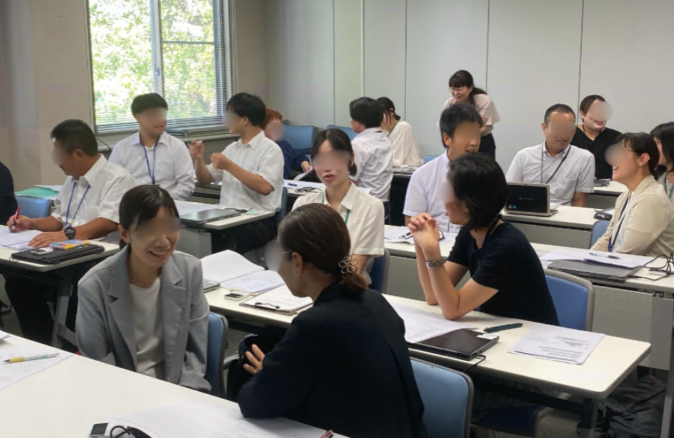 令和8年度外国語担当者研修の様子