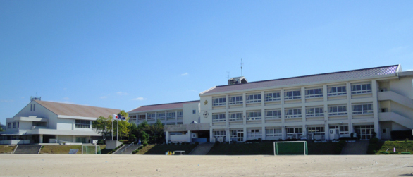 （写真）西条小学校の校舎