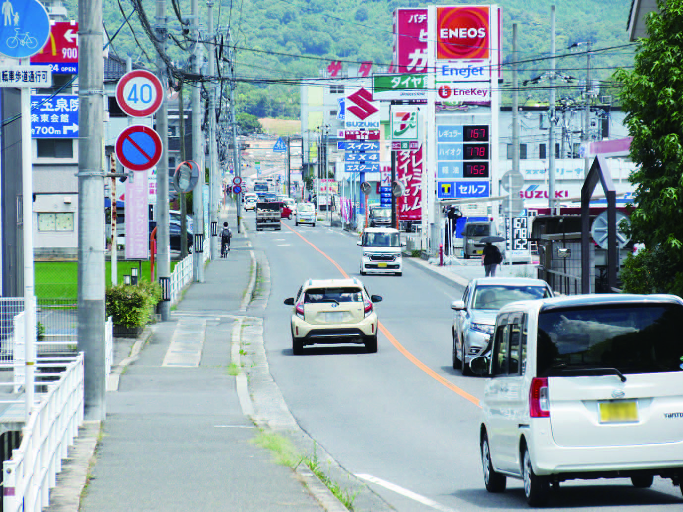 蓮華寺橋へ進む歩道の拡幅工事（令和5年8月1日撮影）