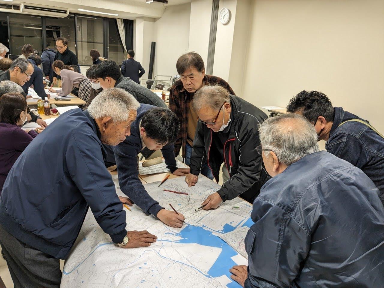 各自治会のリーダーたちで デジタルマップを作成