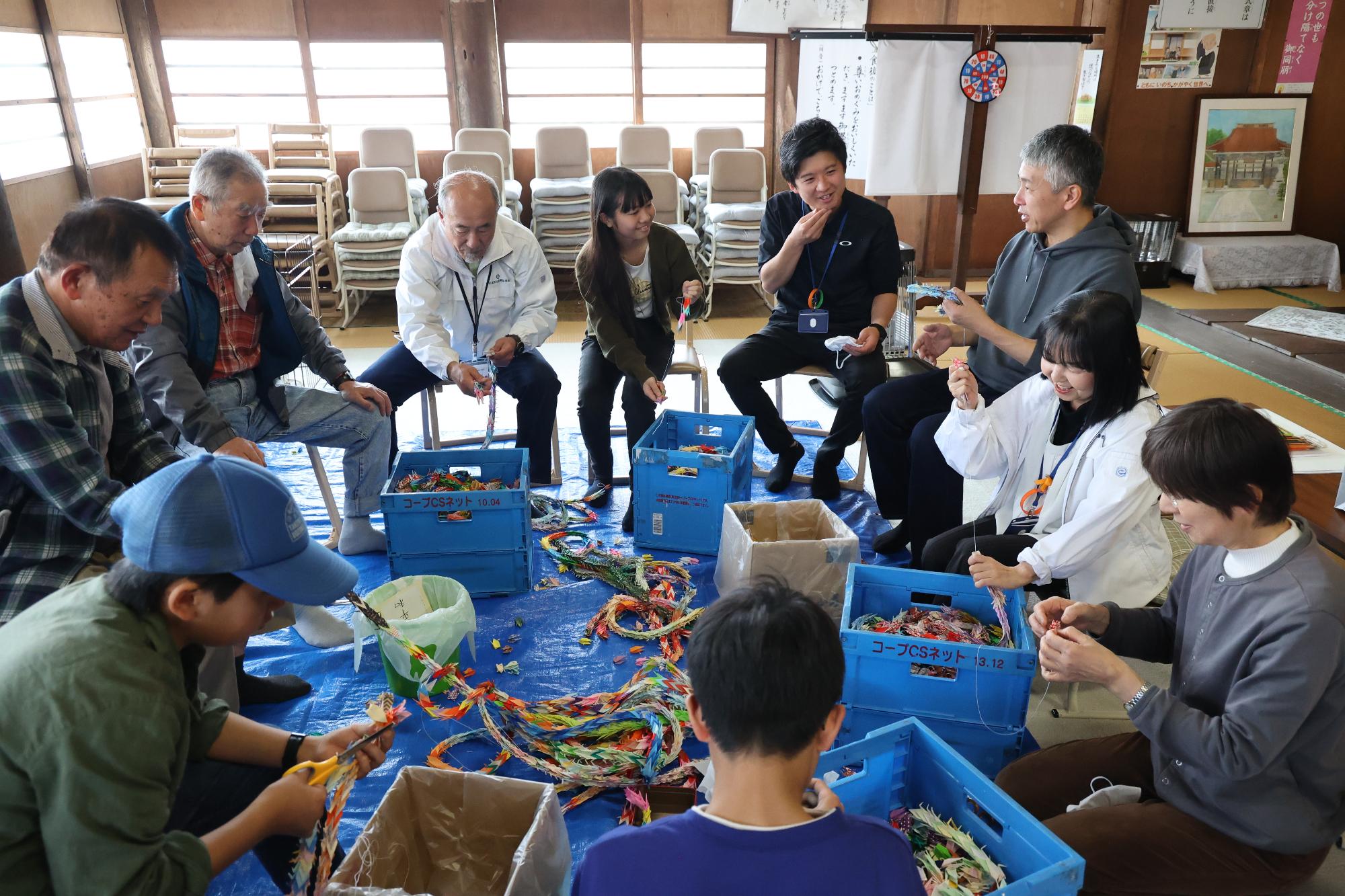 平和記念公園の折り鶴を再生紙にするリサイクル活動