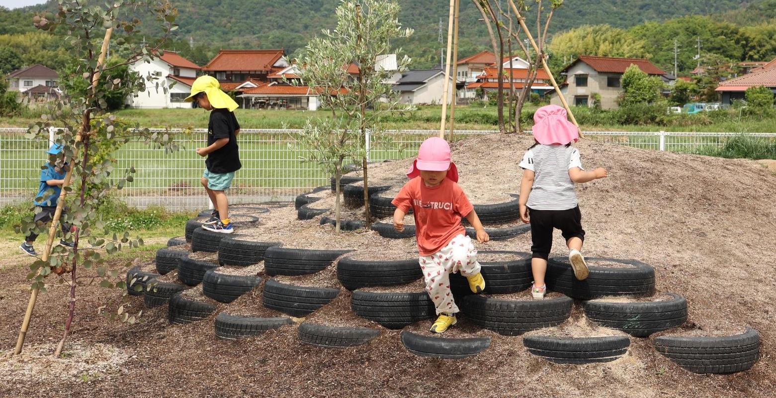 遊びが学びに変わる環境づくり、築山
