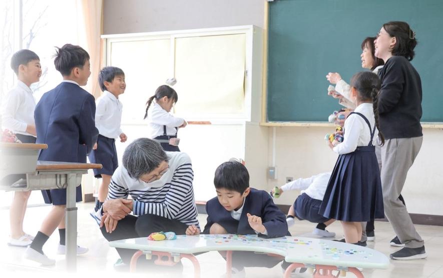 風早小学校児童と地域ボランティア