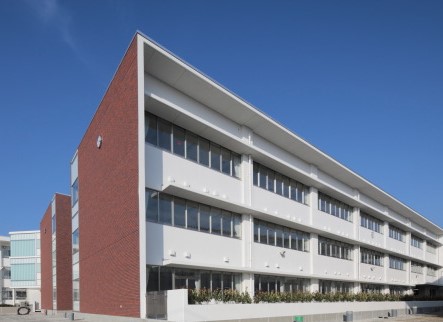 川上小学校の新校舎南棟