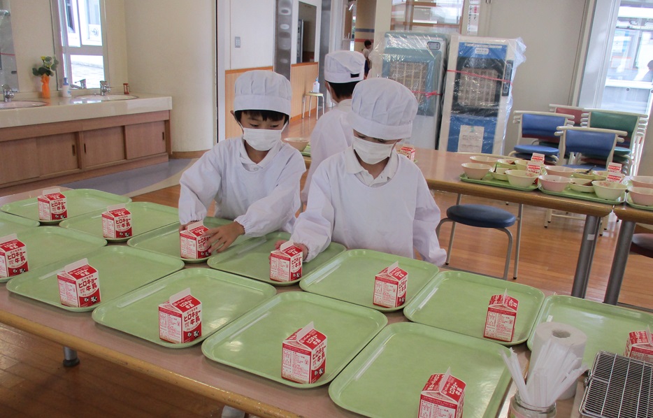 給食1