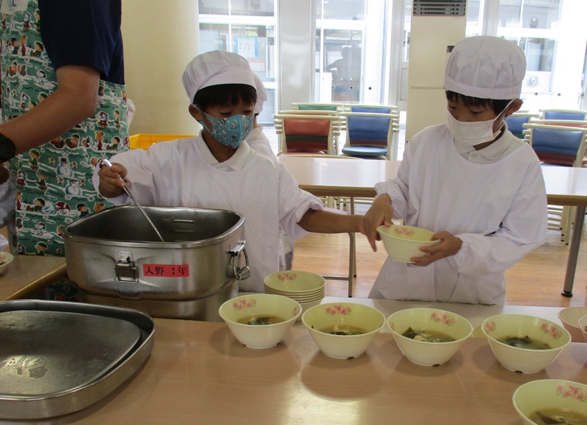 給食3