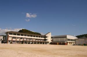 木谷小学校校舎の写真