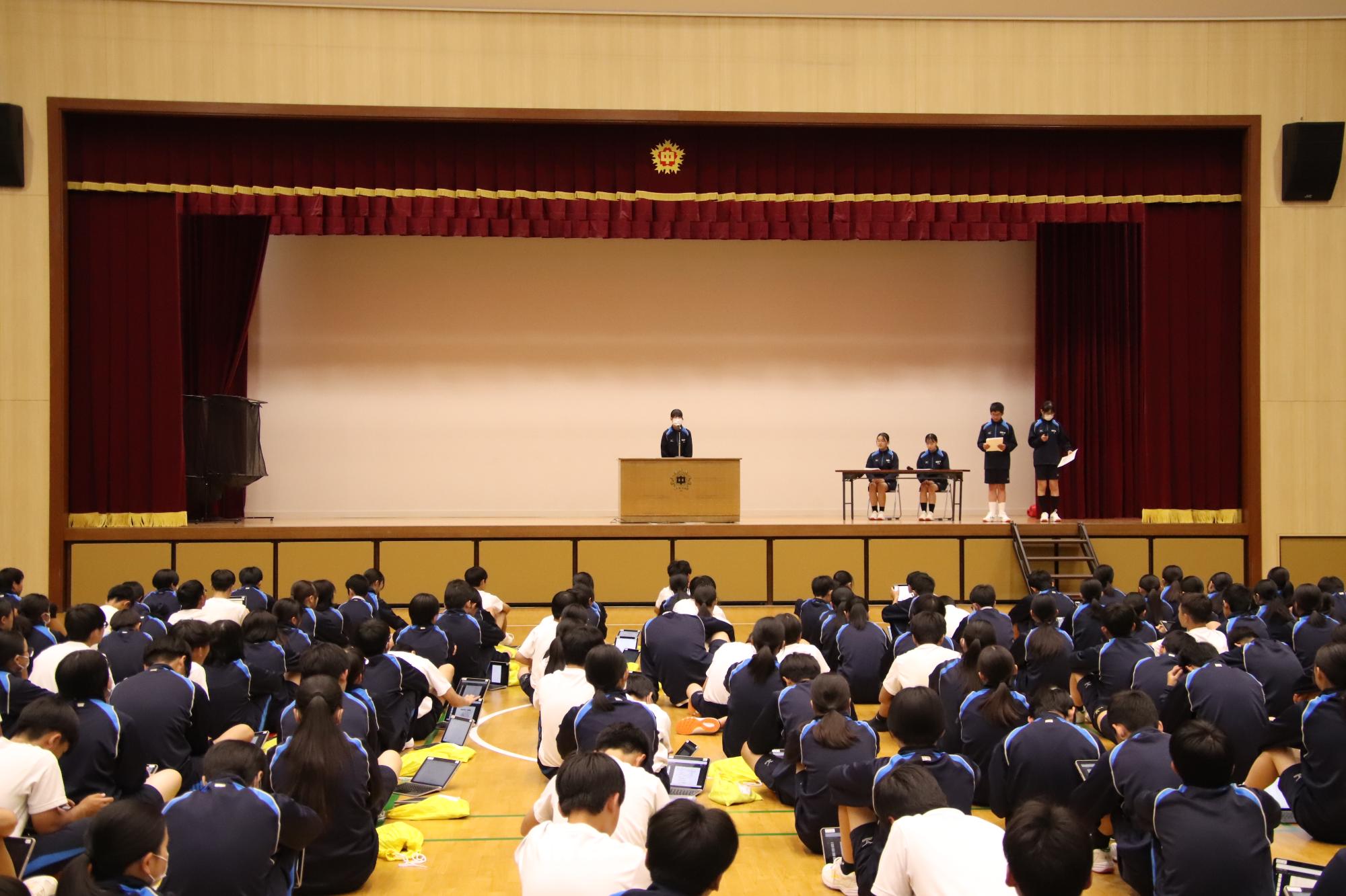 生徒総会の様子