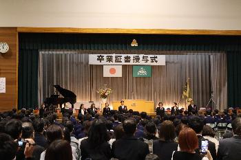 卒業生退場3学年教員見送り