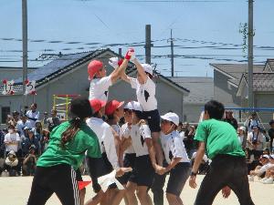 白熱する騎馬戦