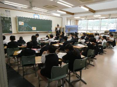 3年生の子ども達が命の大切さについて考えている様子です