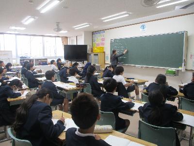 5年生の子ども達が命の大切さについて考えている様子です