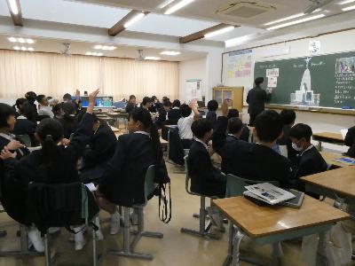 6年生が命の大切さについて考えている様子です