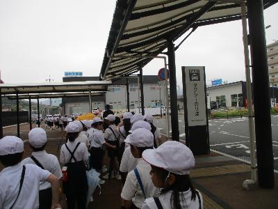 寺家駅まで歩いて行きました。