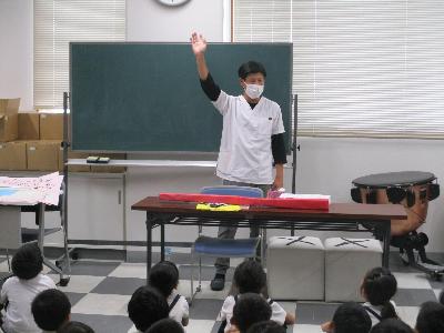 先生が話されている様子です。