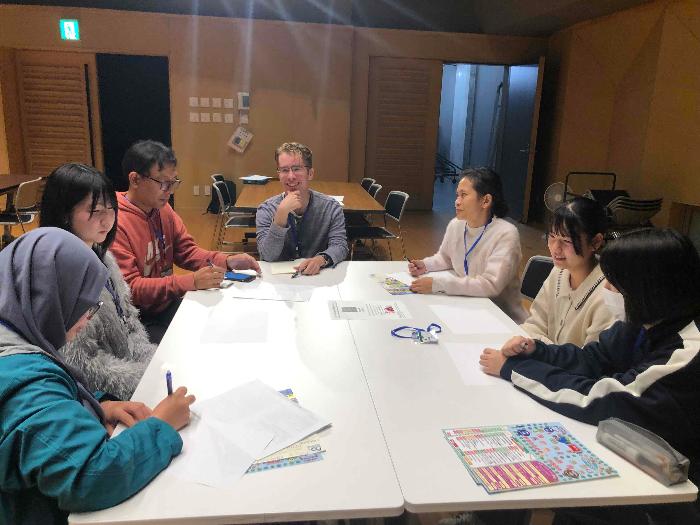 東広島国際フェスタ全体交流会の様子1