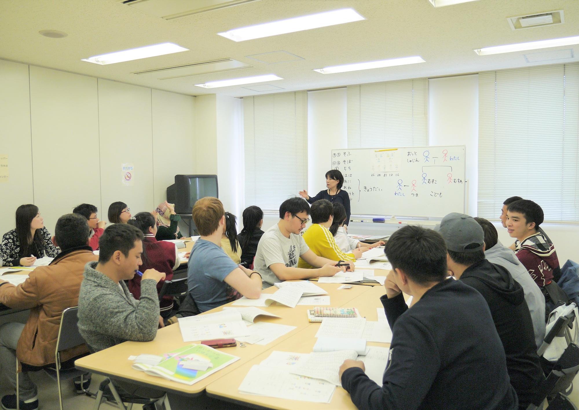 日本語教室の授業の様子。The picture of Japanese class.