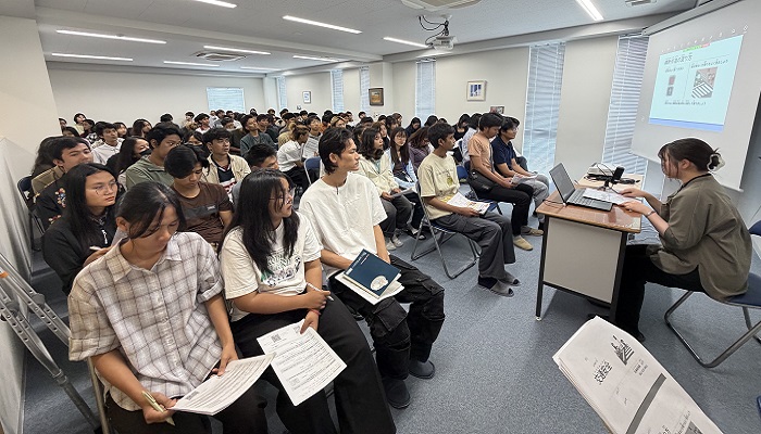 The picture of an orientation at city office.