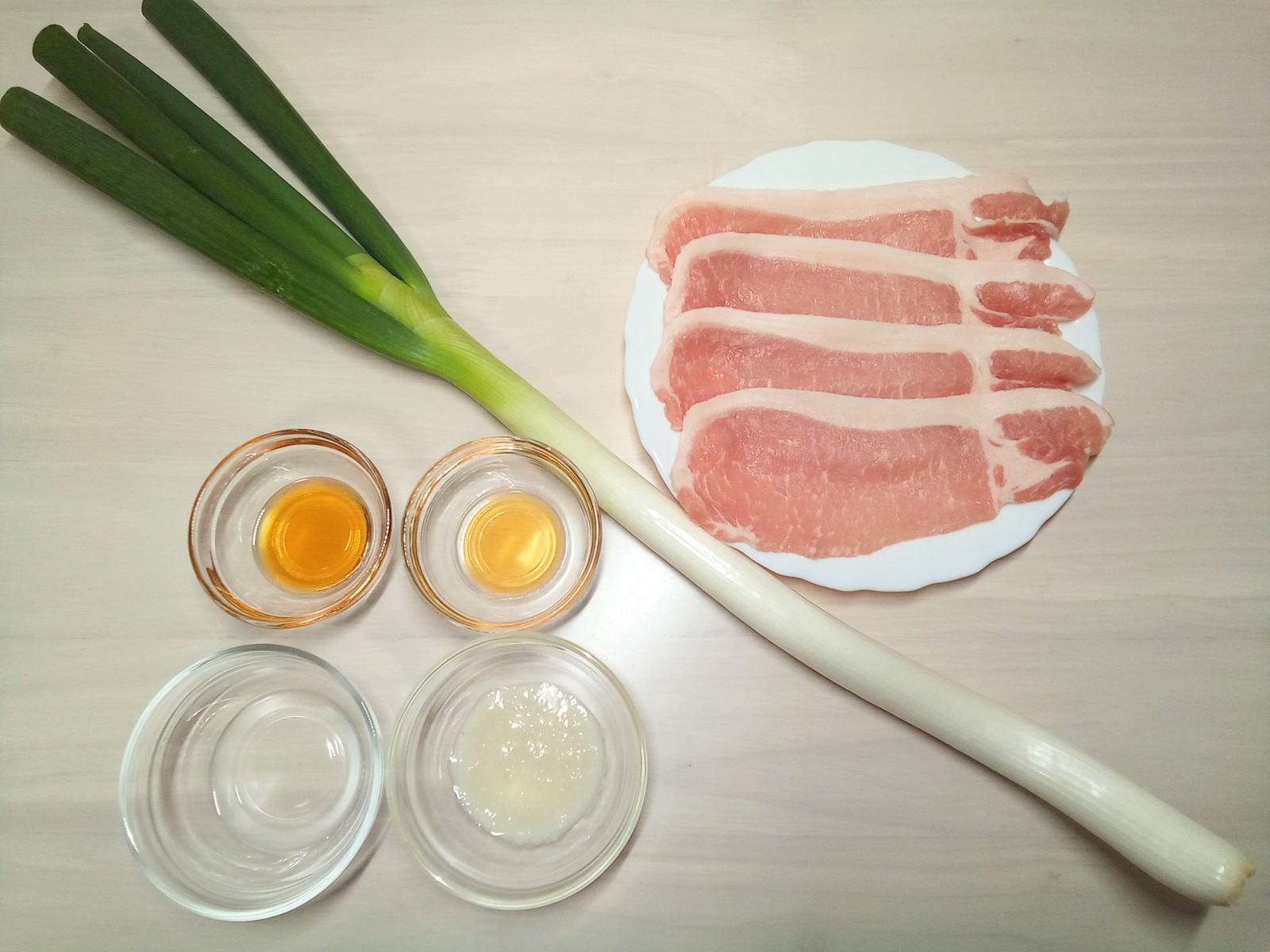 まるごと長ネギの豚肉塩麹巻き_材料