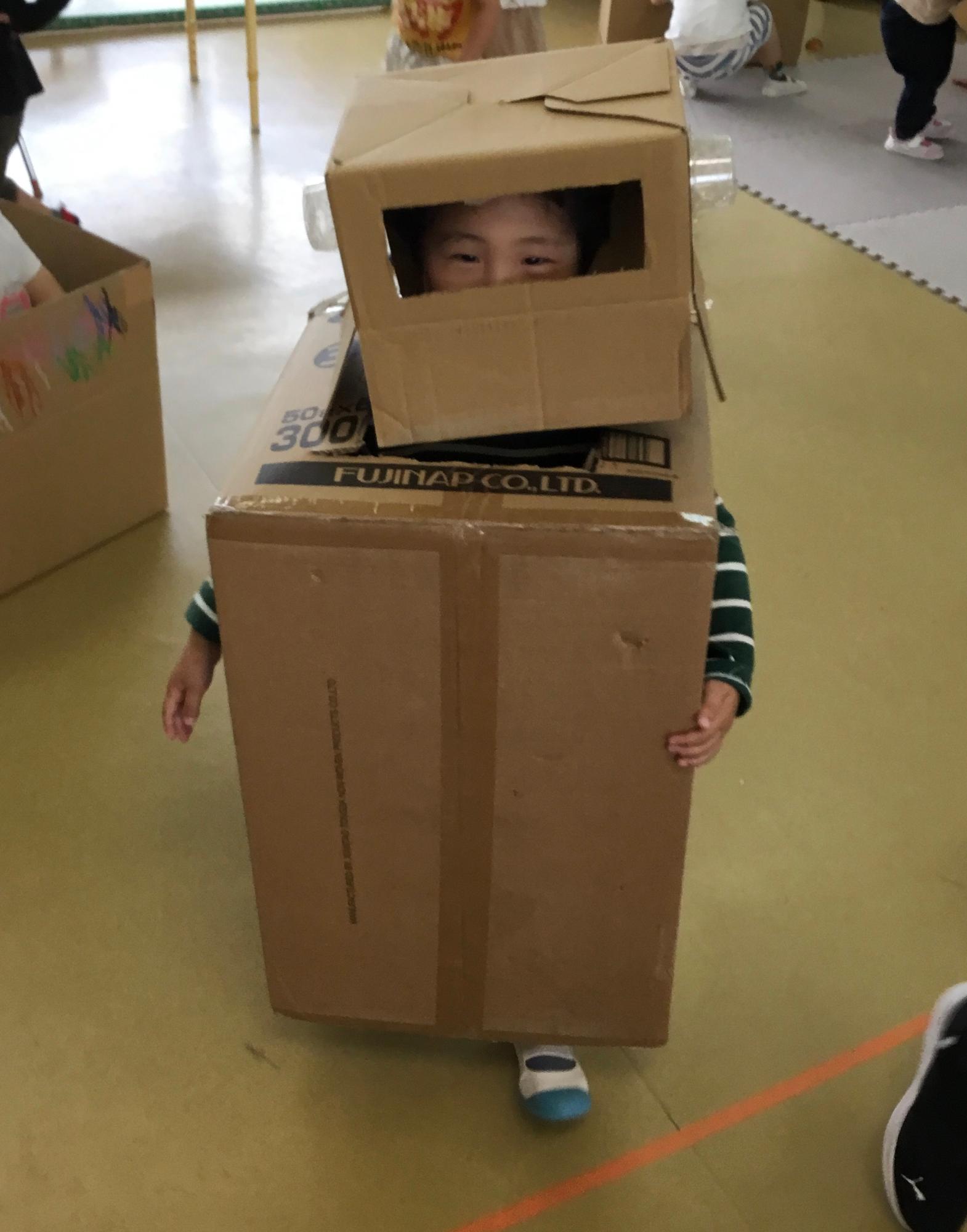 ダンボール遊び