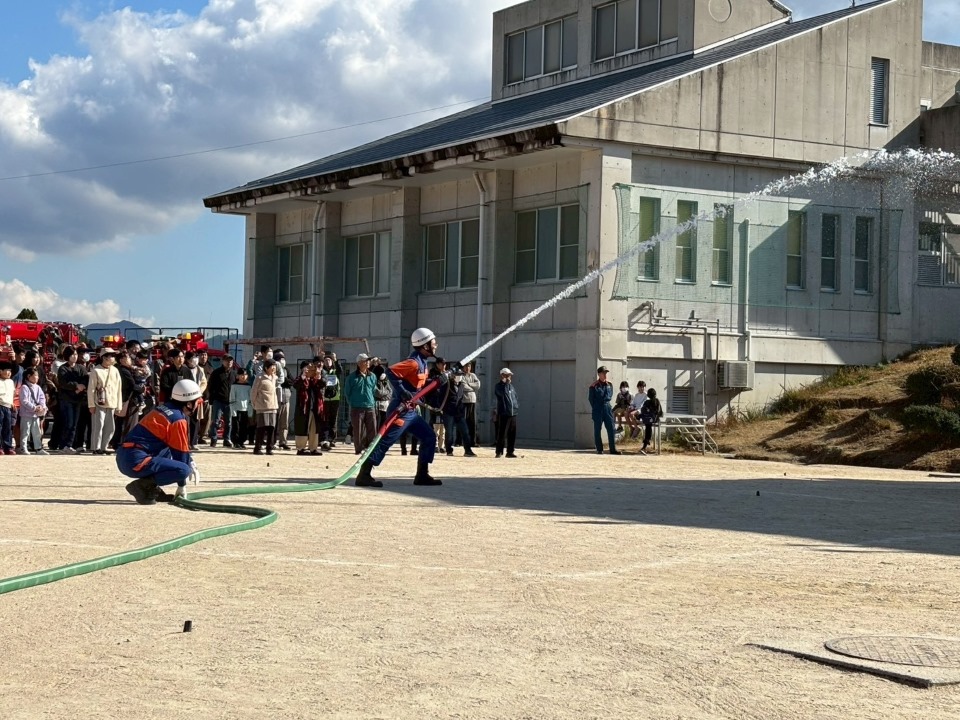 消防団による放水訓練