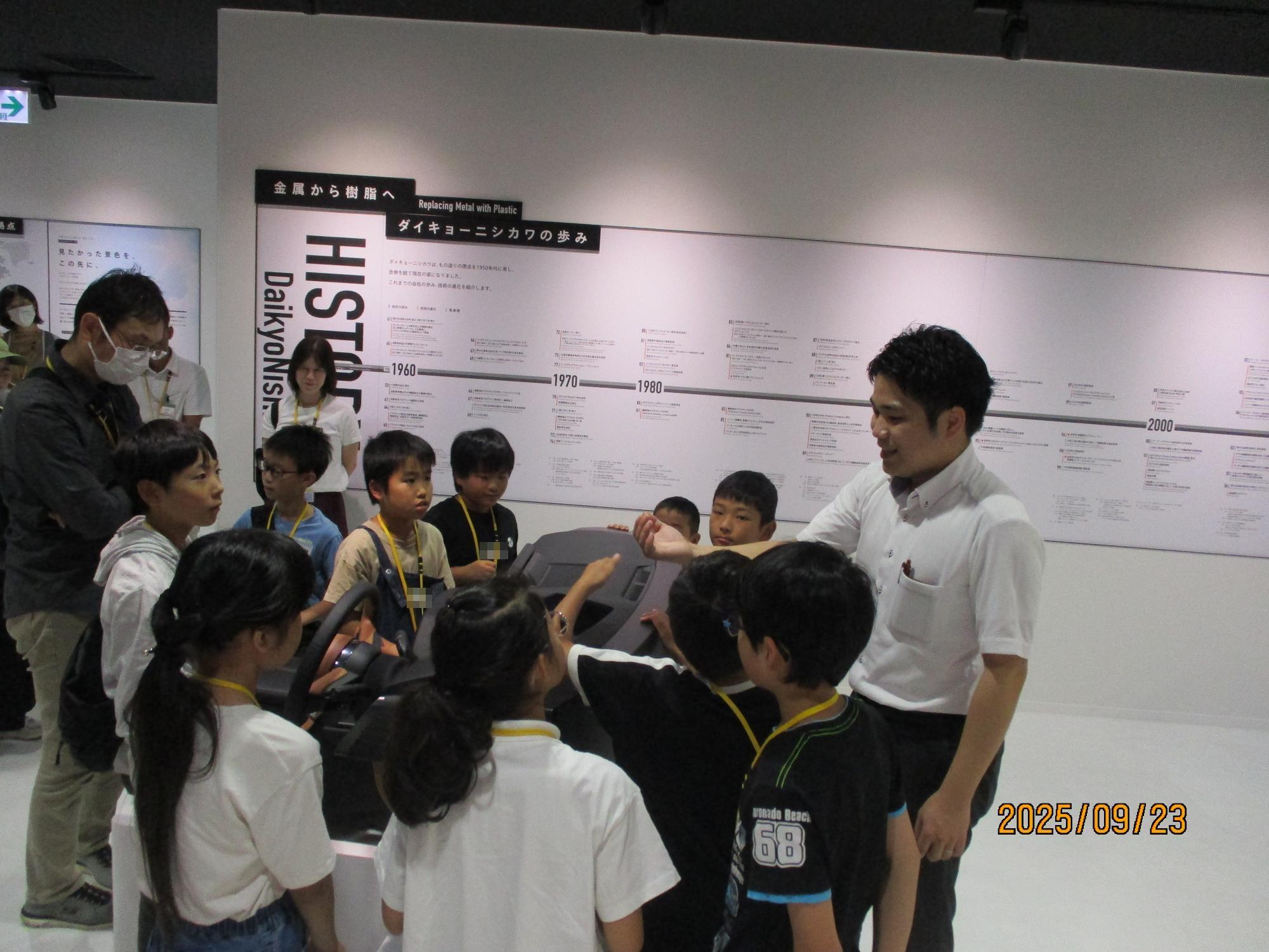 見学の様子_2