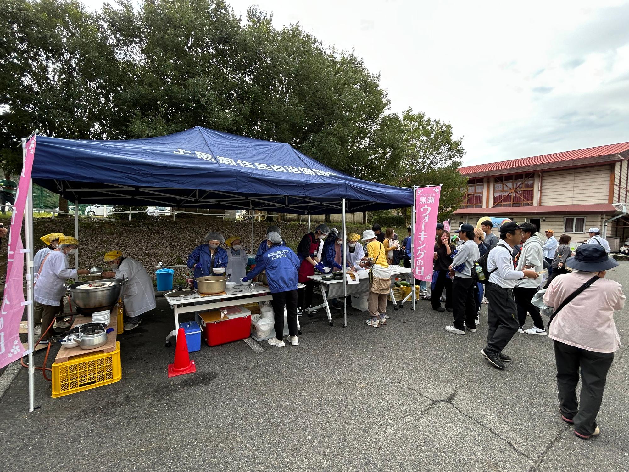 豚汁の炊き出し