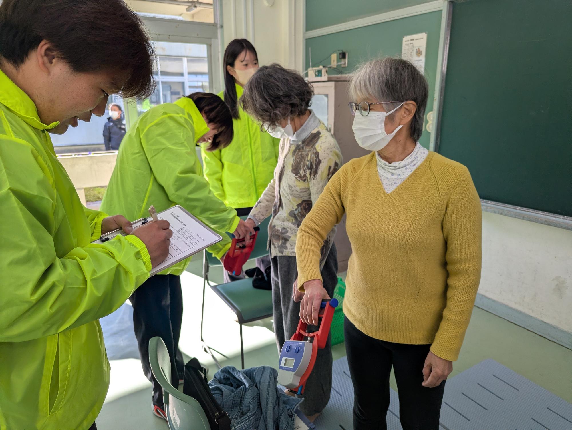 R7体力・健康測定会（握力測定）