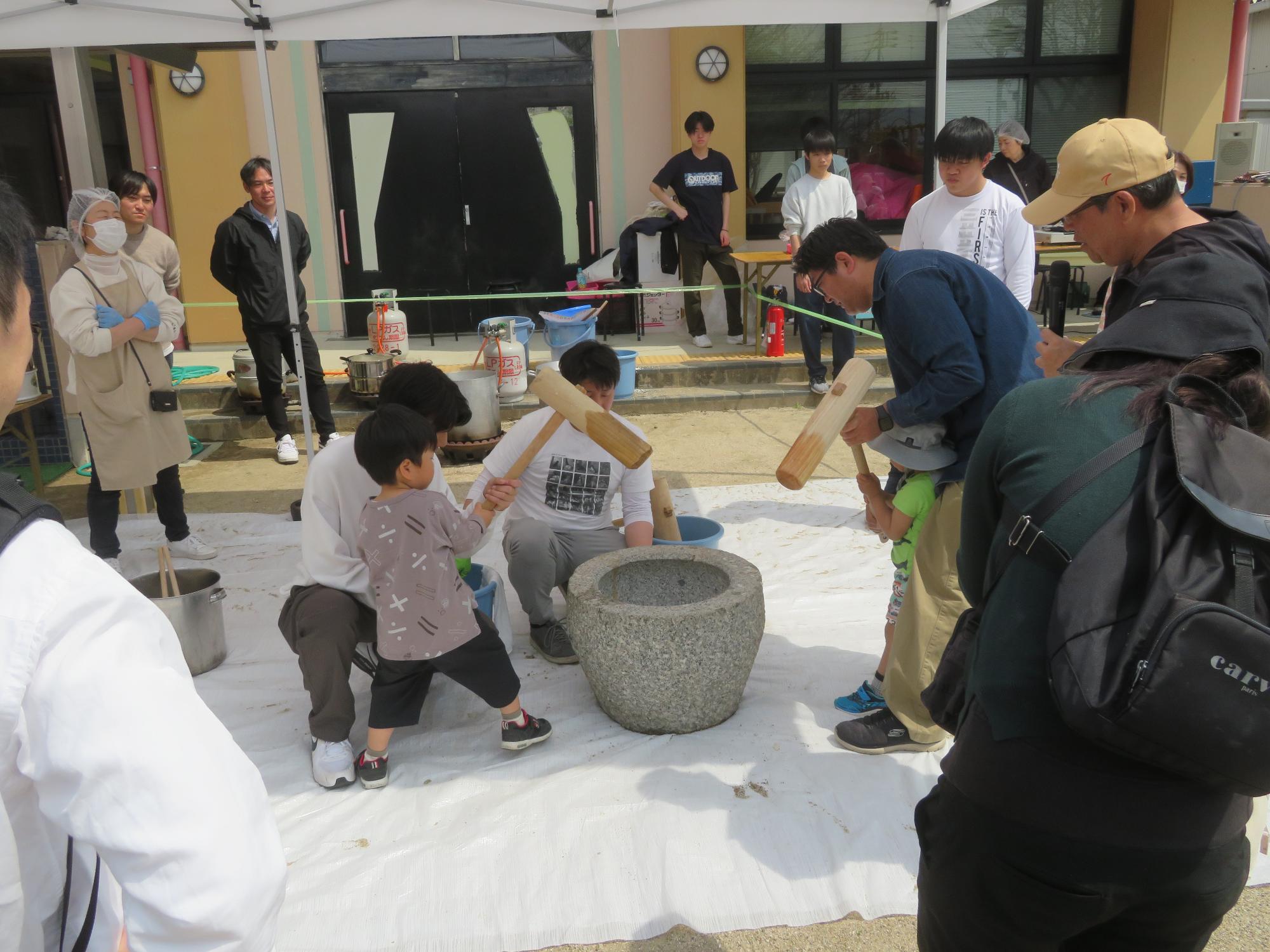 子ども餅つき大会