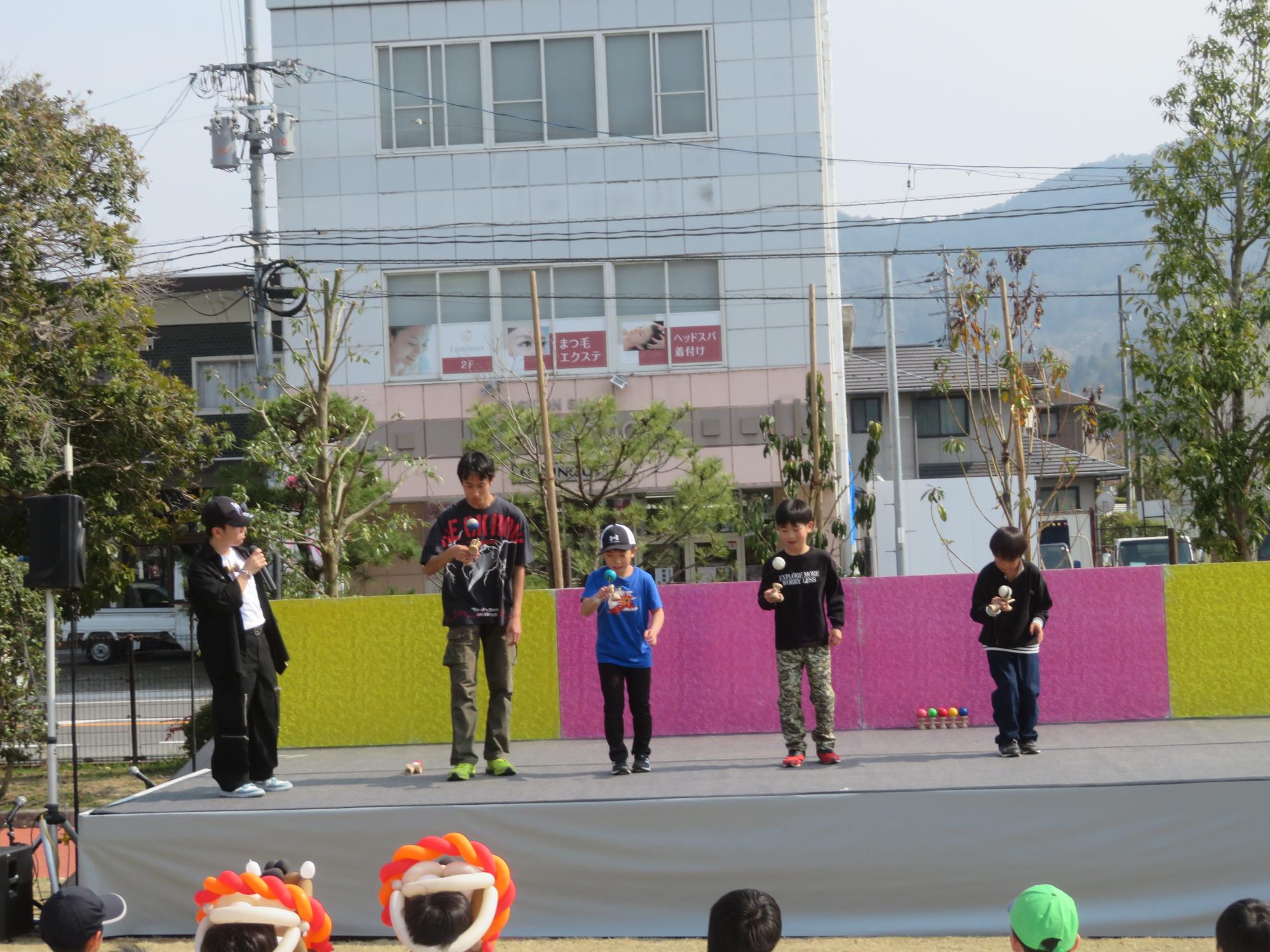 さくらステージ（けん玉パフォーマンス）