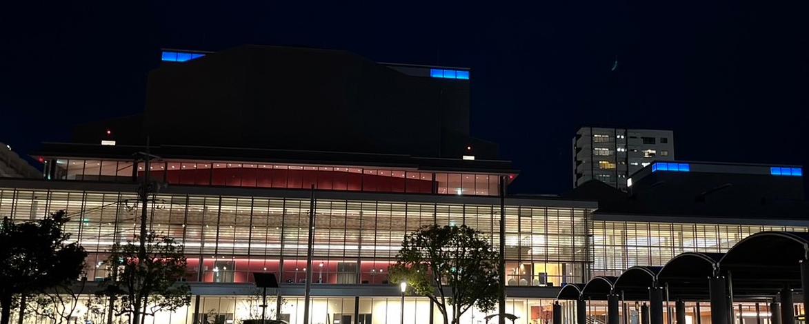 東広島芸術文化ホールくららライトアップの様子（2023年9月23日）