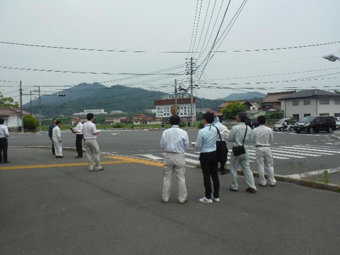 中川交差点で現場検討をしている