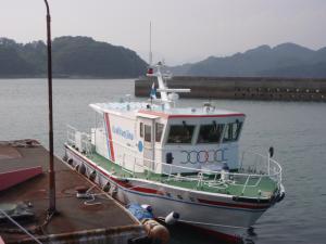 上島舟艇1（救急患者輸送艇）の前方からの外観の写真