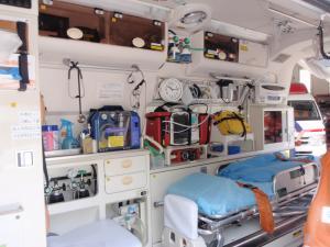 上島救急2（高規格救急車）の内部設備の写真