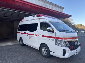 上島救急2（高規格救急車）の前方からの外観の写真