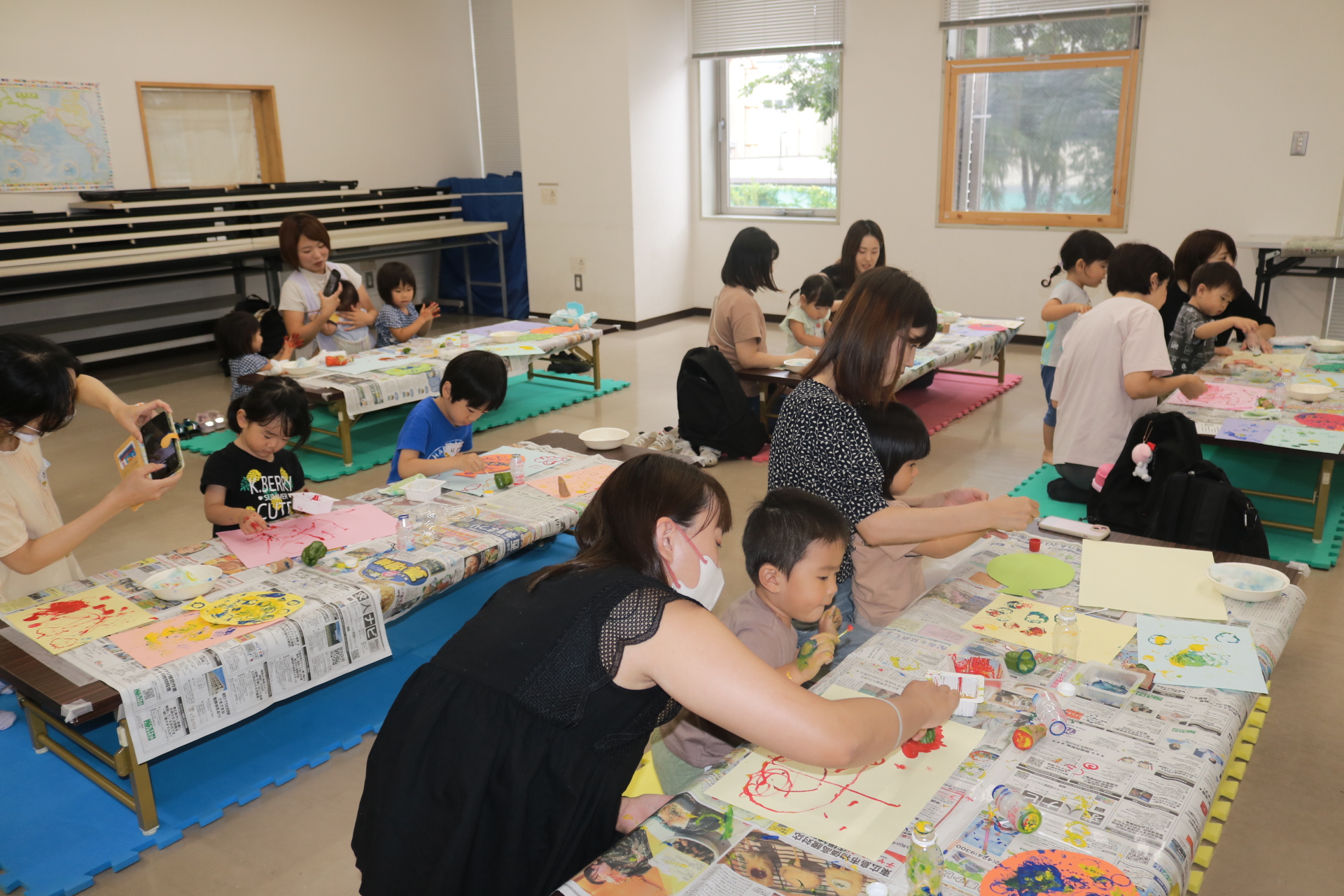 （イメージ）親子わくわく講座・11月「スタンプ遊びでカードを作ろう！」