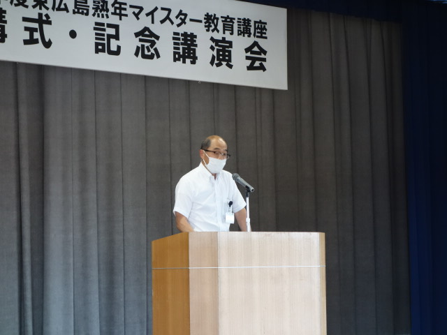 開講にあたり、生涯学習部長の岡田が挨拶をしました