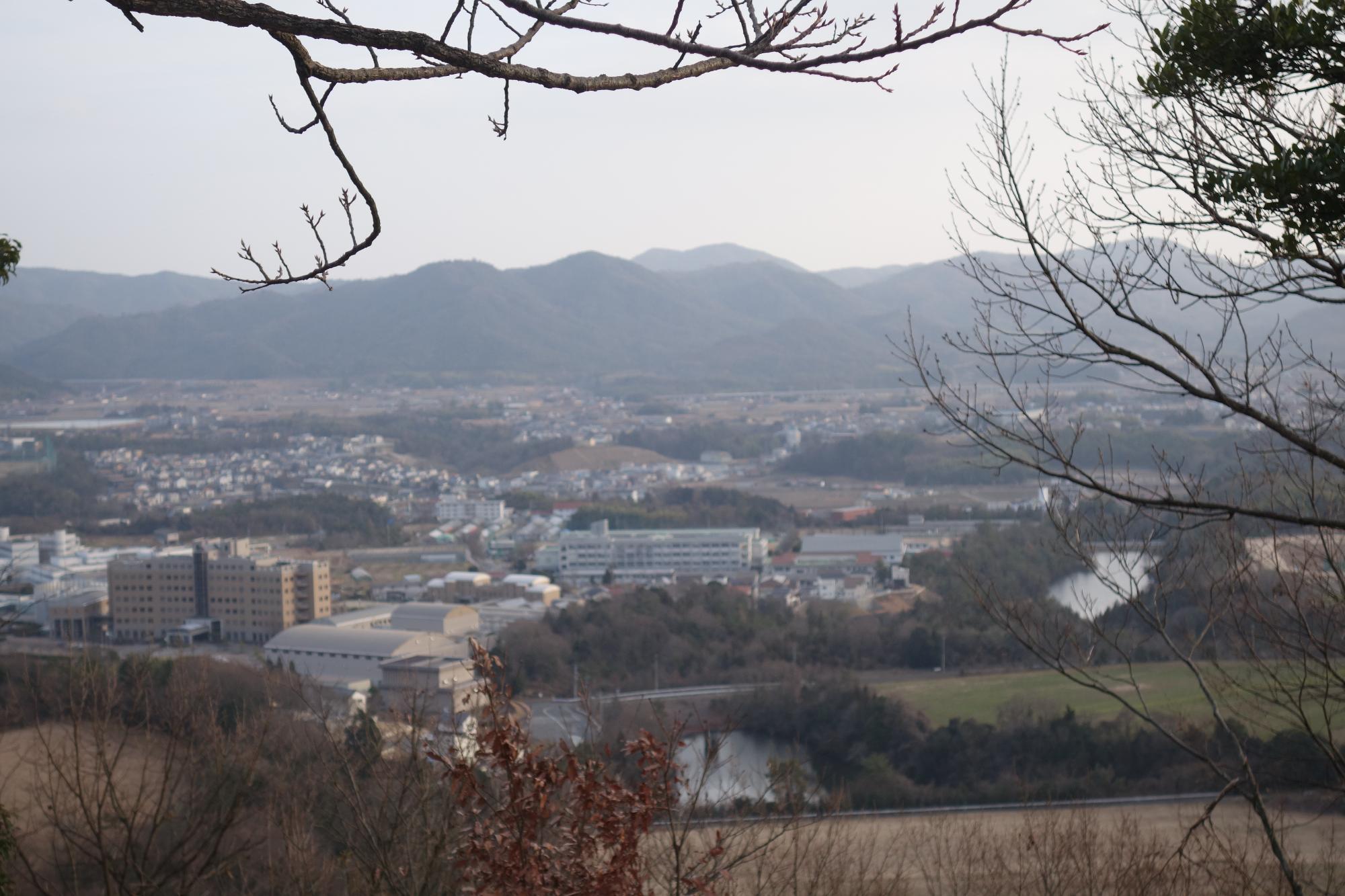 鏡山城跡からの展望（西方向）