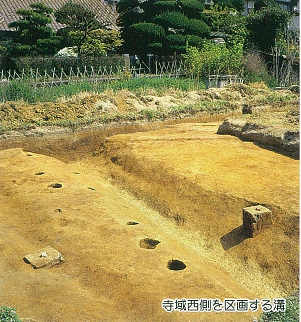 西辺築地塀溝遺構