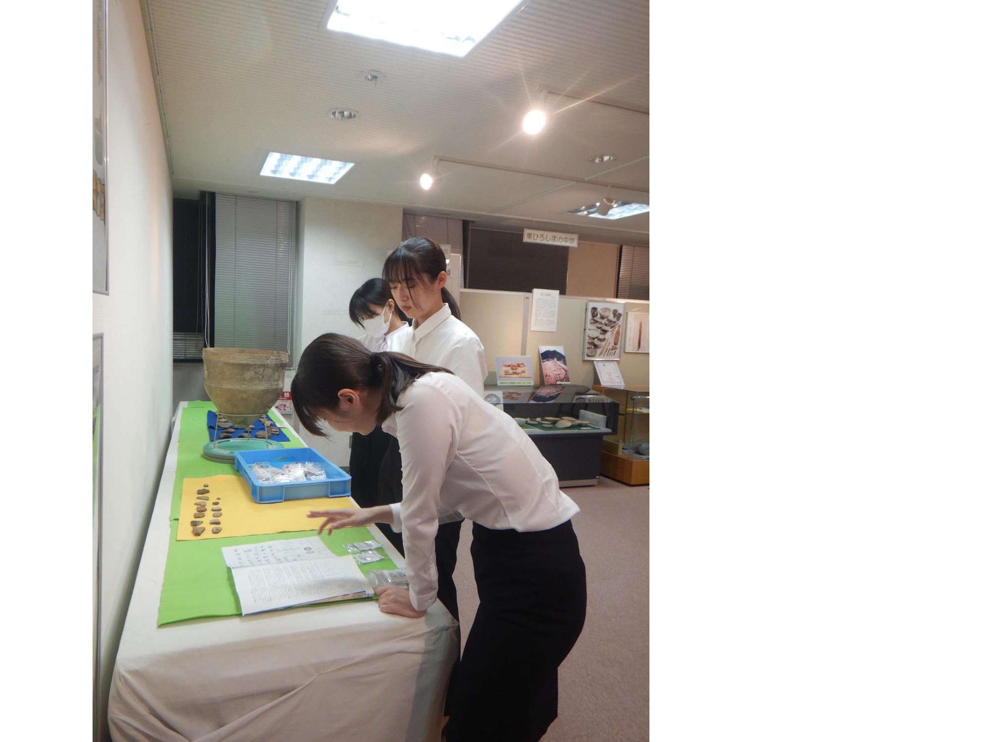 みんなで考えながら作業