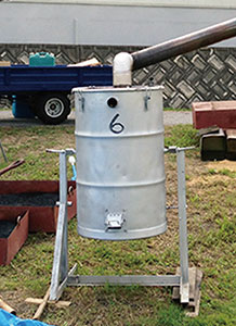 ドラム缶式クン炭機の写真